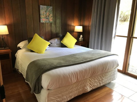 Ghost Hill Road Retreat - Whitsundays Accommodation 4