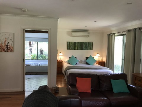 Ghost Hill Road Retreat - Whitsundays Accommodation 5