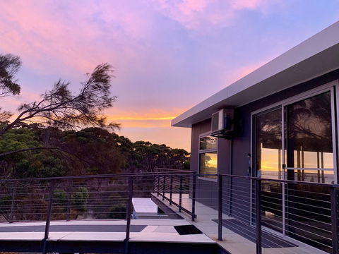 Sunrise On Falie Seaview Eco Accommodation - Whitsundays Accommodation 9