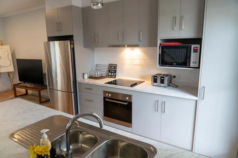 Gawler Townhouse 3 Bedroom - Whitsundays Accommodation 2