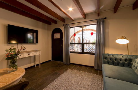 The Manor Basket Range - Whitsundays Accommodation 7