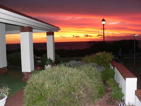 Brighton Beach House - Whitsundays Accommodation 2
