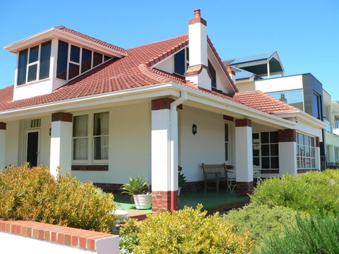 Brighton Beach House - Whitsundays Accommodation 0
