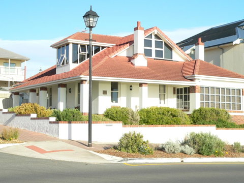 Brighton Beach House - Whitsundays Accommodation 5