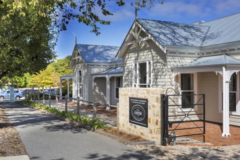 Grandview Accommodation - The Elm Tree Apartments - Whitsundays Accommodation 0