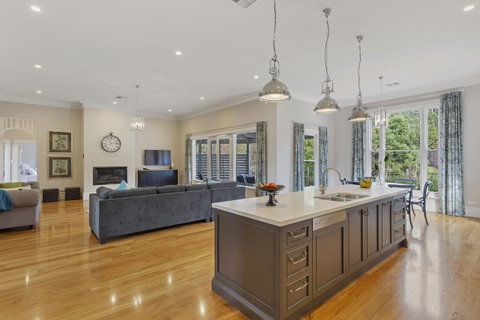 Grandview Accommodation - The Elm Tree Apartments - Whitsundays Accommodation 17