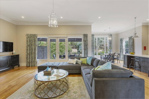 Grandview Accommodation - The Elm Tree Apartments - Whitsundays Accommodation 4
