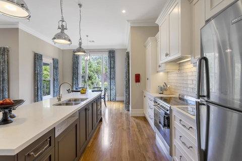 Grandview Accommodation - The Elm Tree Apartments - Whitsundays Accommodation 14