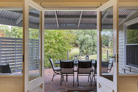 Grandview Accommodation - The Elm Tree Apartments - Whitsundays Accommodation 18