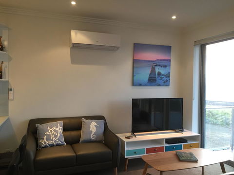 Penneshaw Oceanview Apartments - Whitsundays Accommodation 7
