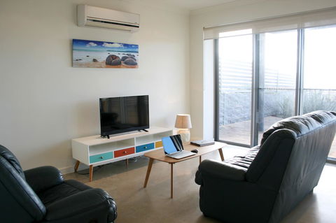 Penneshaw Oceanview Apartments - Whitsundays Accommodation 11
