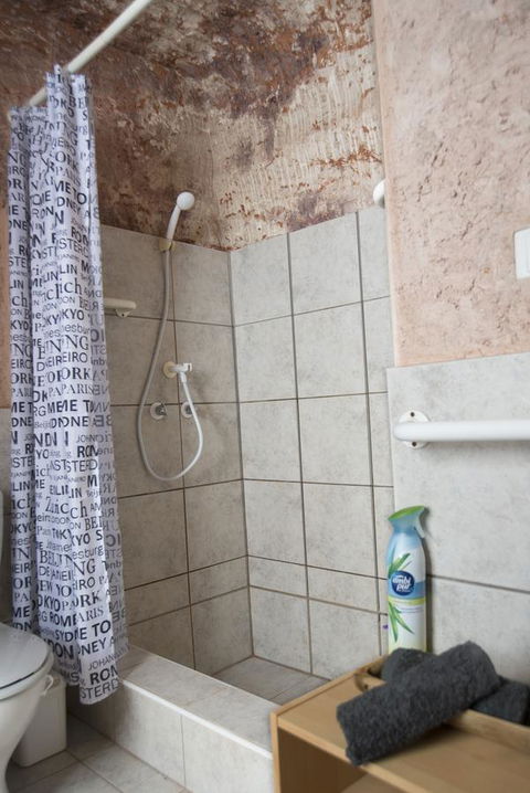 Ali\'s Underground Studio - Whitsundays Accommodation 11