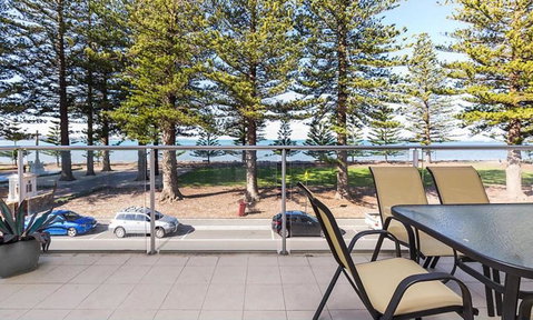 Breeze Beachfront Apartment - Whitsundays Accommodation 40
