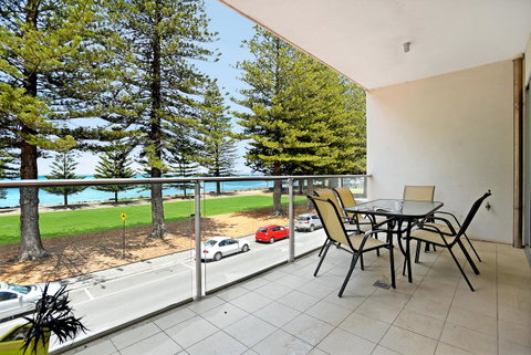 Breeze Beachfront Apartment - Whitsundays Accommodation 5