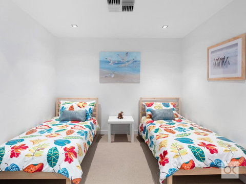 Breeze Beachfront Apartment - Whitsundays Accommodation 28