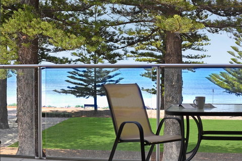 Breeze Beachfront Apartment - Whitsundays Accommodation 3