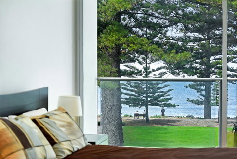 Breeze Beachfront Apartment - Whitsundays Accommodation 11