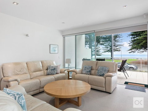 Breeze Beachfront Apartment - Whitsundays Accommodation 27