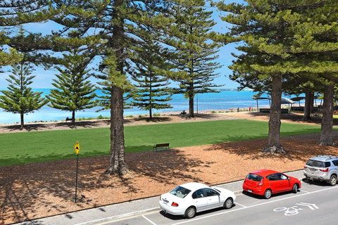 Breeze Beachfront Apartment - Whitsundays Accommodation 4