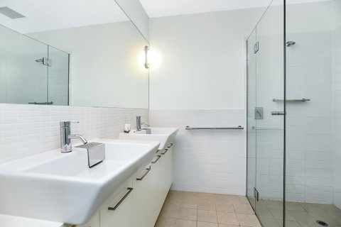 Breeze Beachfront Apartment - Whitsundays Accommodation 18