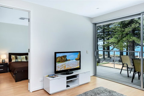 Breeze Beachfront Apartment - Whitsundays Accommodation 7