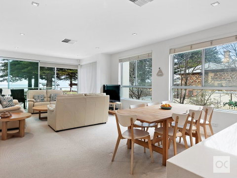 Breeze Beachfront Apartment - Whitsundays Accommodation 19