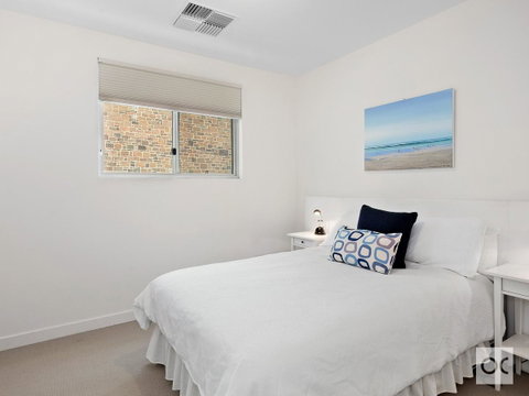 Breeze Beachfront Apartment - Whitsundays Accommodation 32