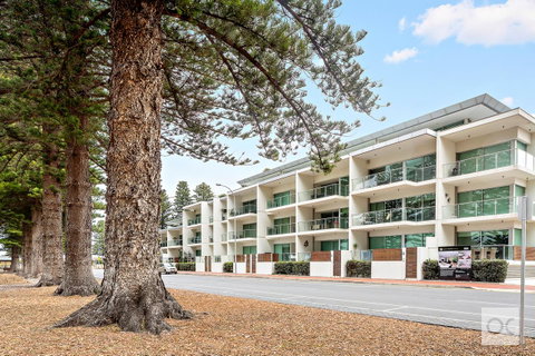 Breeze Beachfront Apartment - Whitsundays Accommodation 0
