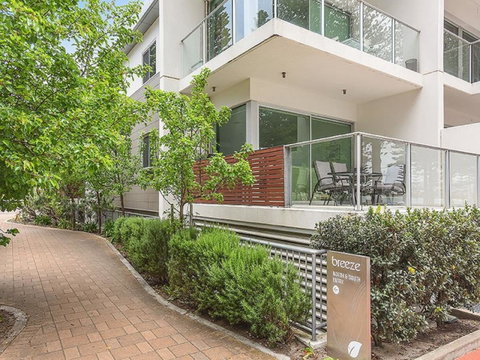 Breeze Beachfront Apartment - Whitsundays Accommodation 41