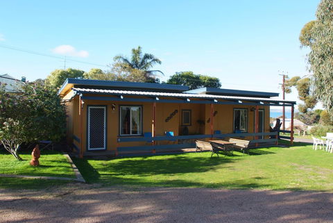 Casuarina Coastal Units - Whitsundays Accommodation 2