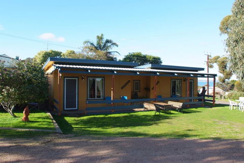 Casuarina Coastal Units - Whitsundays Accommodation 1