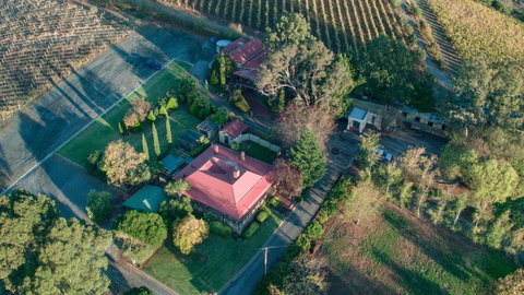 Vineyard Cottage BnB - Whitsundays Accommodation 1