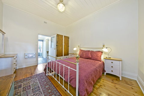Vineyard Cottage BnB - Whitsundays Accommodation 2