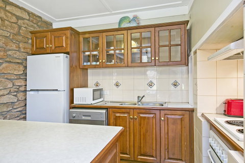 Vineyard Cottage BnB - Whitsundays Accommodation 5