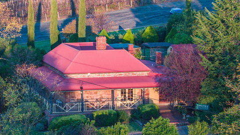 Vineyard Cottage BnB - Whitsundays Accommodation 0