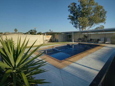 DBJ Holiday Units - Whitsundays Accommodation 2