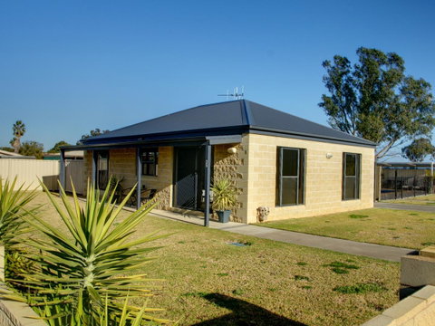 DBJ Holiday Units - Whitsundays Accommodation 0
