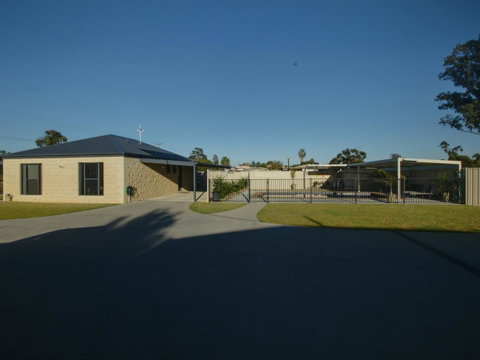 DBJ Holiday Units - Whitsundays Accommodation 1