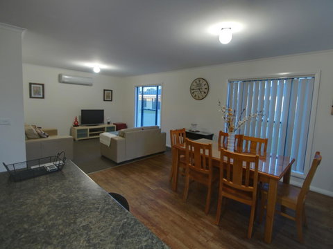 DBJ Holiday Units - Whitsundays Accommodation 3