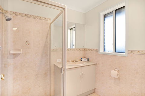 Adelaide Road Motor Lodge - Whitsundays Accommodation 1