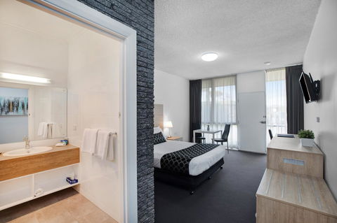 Adelaide Road Motor Lodge - Whitsundays Accommodation 23