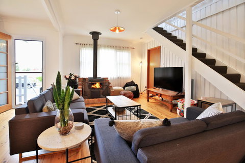 Hudson Bay @ Basin View-Pet Friendly-15 Mins To Hyams Beach - Whitsundays Accommodation 0