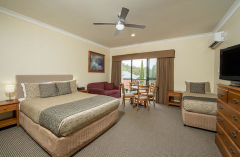 Clare Country Club - Whitsundays Accommodation 18