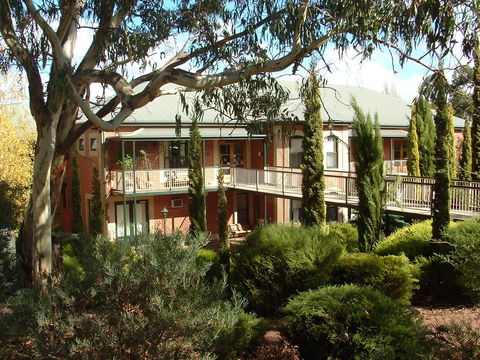 Clare Country Club - Whitsundays Accommodation 2