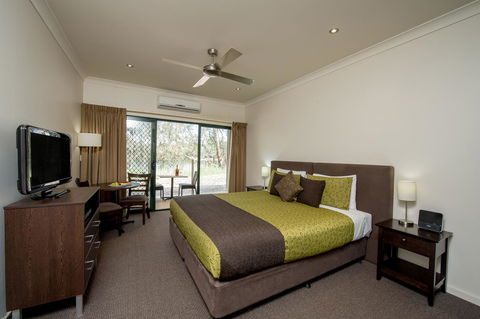 Clare Country Club - Whitsundays Accommodation 4