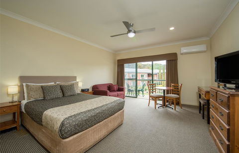 Clare Country Club - Whitsundays Accommodation 22