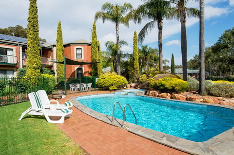 Clare Country Club - Whitsundays Accommodation 8