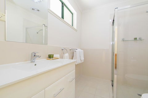 Clare Country Club - Whitsundays Accommodation 9