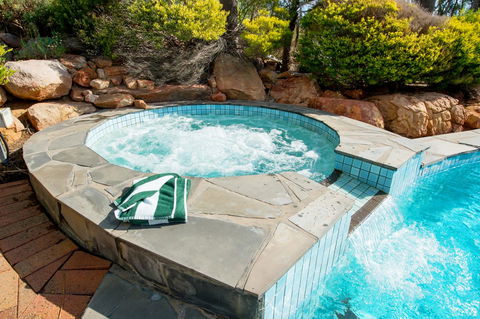 Clare Country Club - Whitsundays Accommodation 5