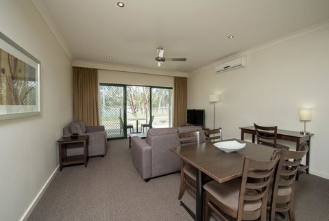 Clare Country Club - Whitsundays Accommodation 14